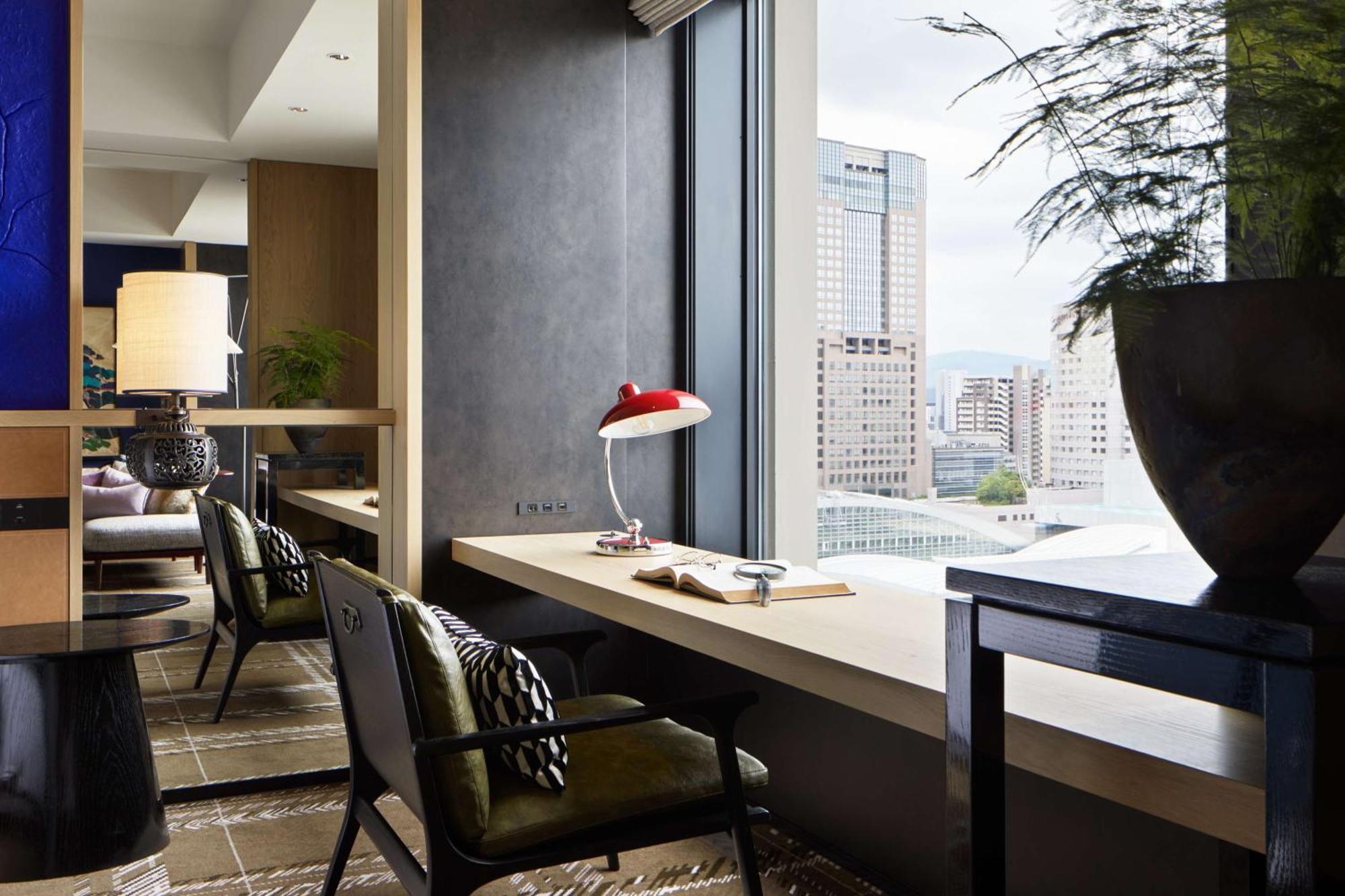 하얏트 센트릭 가나자와 호텔 외부 사진 A work desk in a hotel room