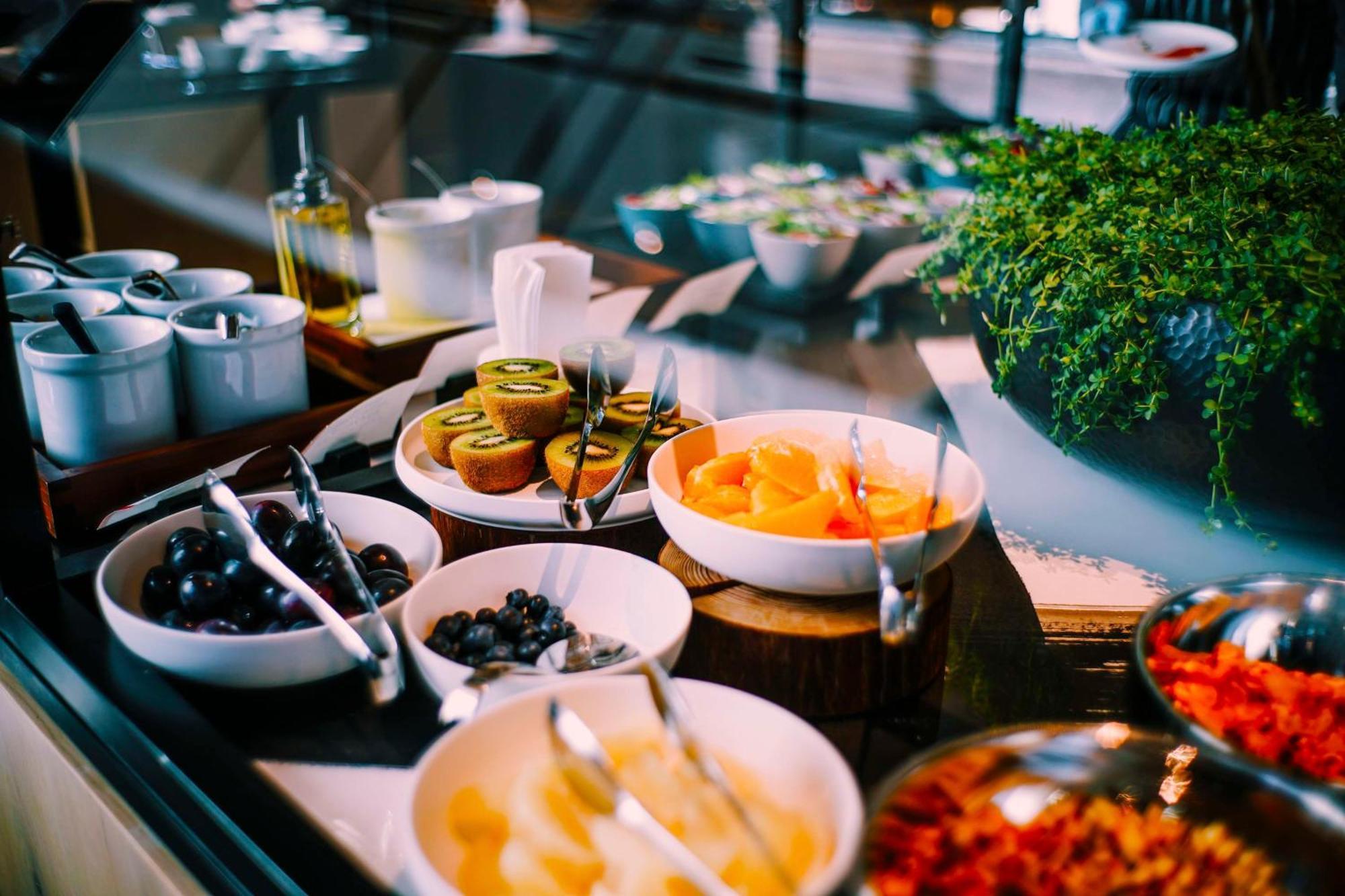 하얏트 센트릭 가나자와 호텔 외부 사진 A buffet at a hotel