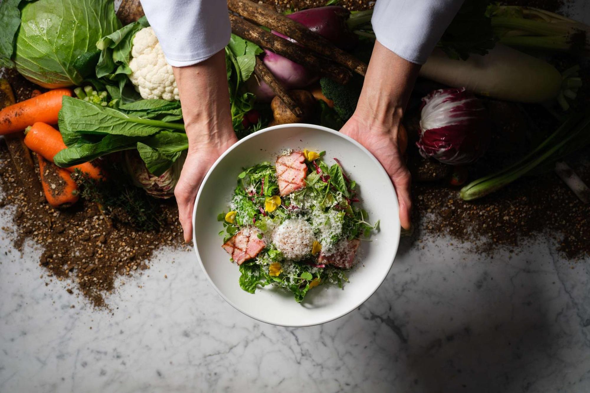 하얏트 센트릭 가나자와 호텔 외부 사진 A salad prepared by a chef
