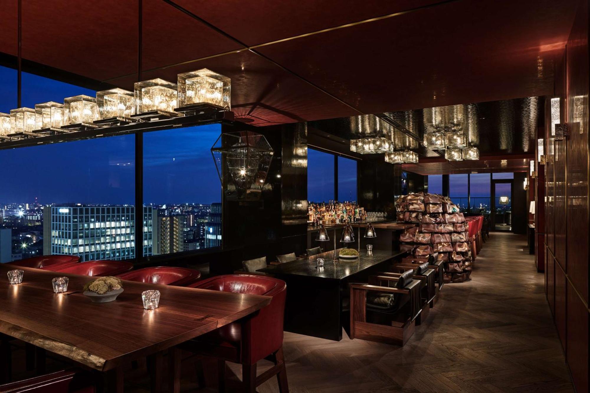 하얏트 센트릭 가나자와 호텔 외부 사진 The bar at the top of the hotel